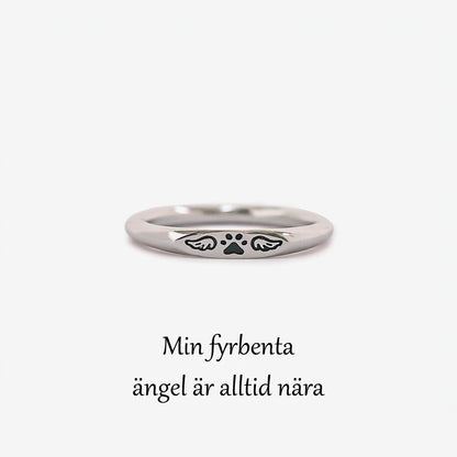 Minnesgåva – Ringen ”Min fyrbenta ängel är alltid nära” (med liten tass och vingar)